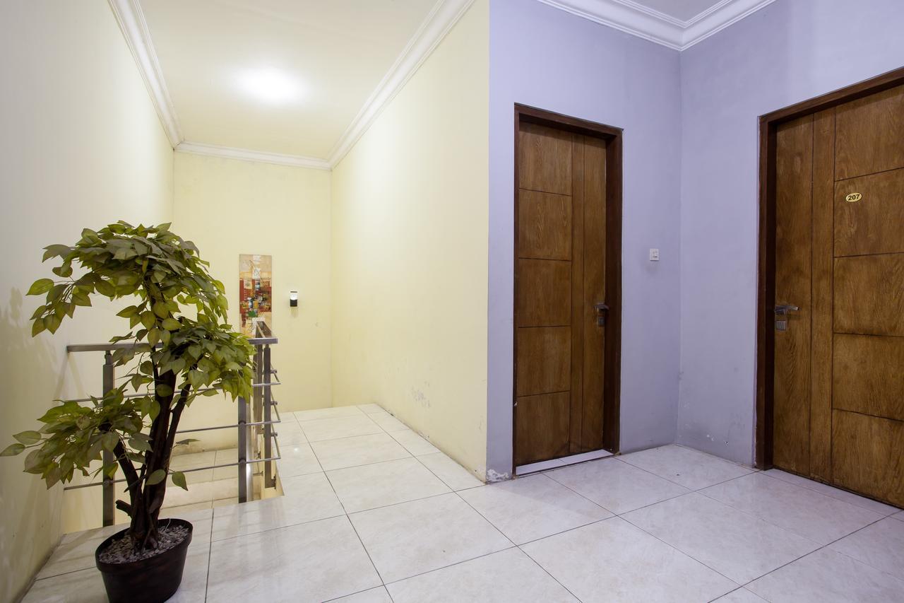 Reddoorz Near Marvel City Mall Wonotjolo Kültér fotó