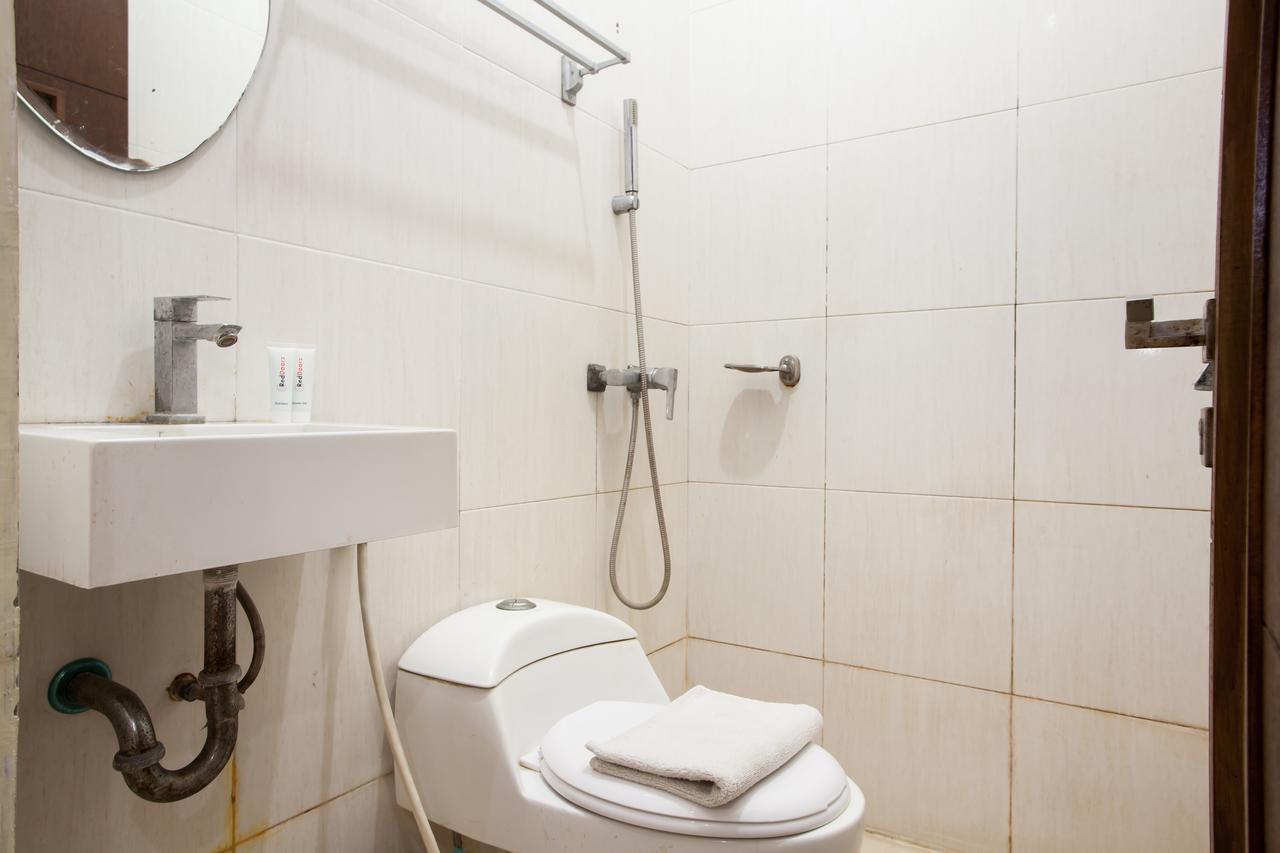 Reddoorz Near Marvel City Mall Wonotjolo Kültér fotó