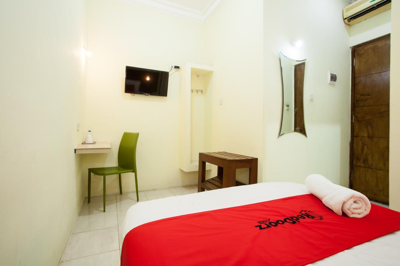 Reddoorz Near Marvel City Mall Wonotjolo Kültér fotó